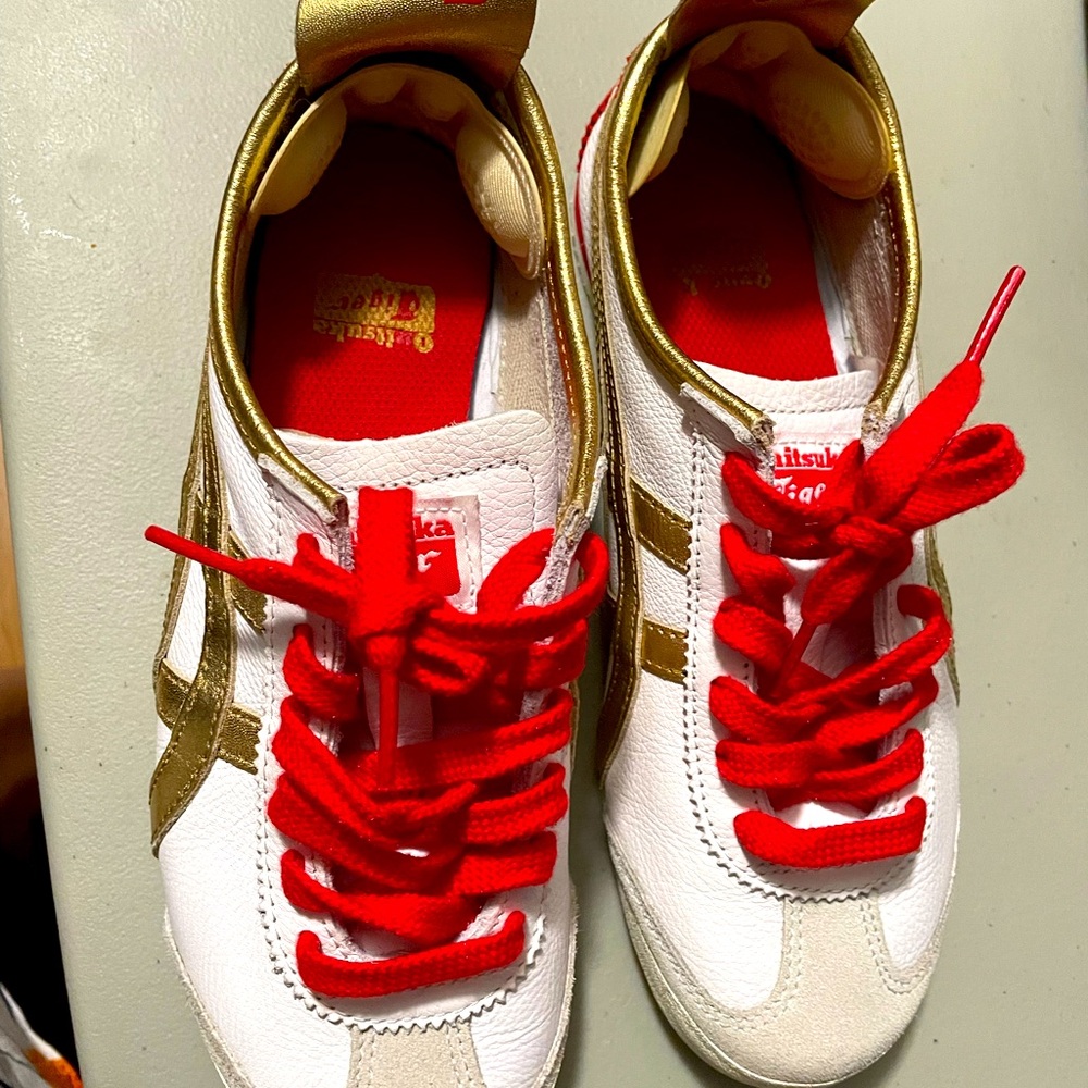 Onitsuka tiger mens size 4.5 ,women's 6.5
